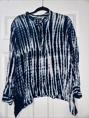 Soft Surroundings Navy & White Tie-Dye Henley